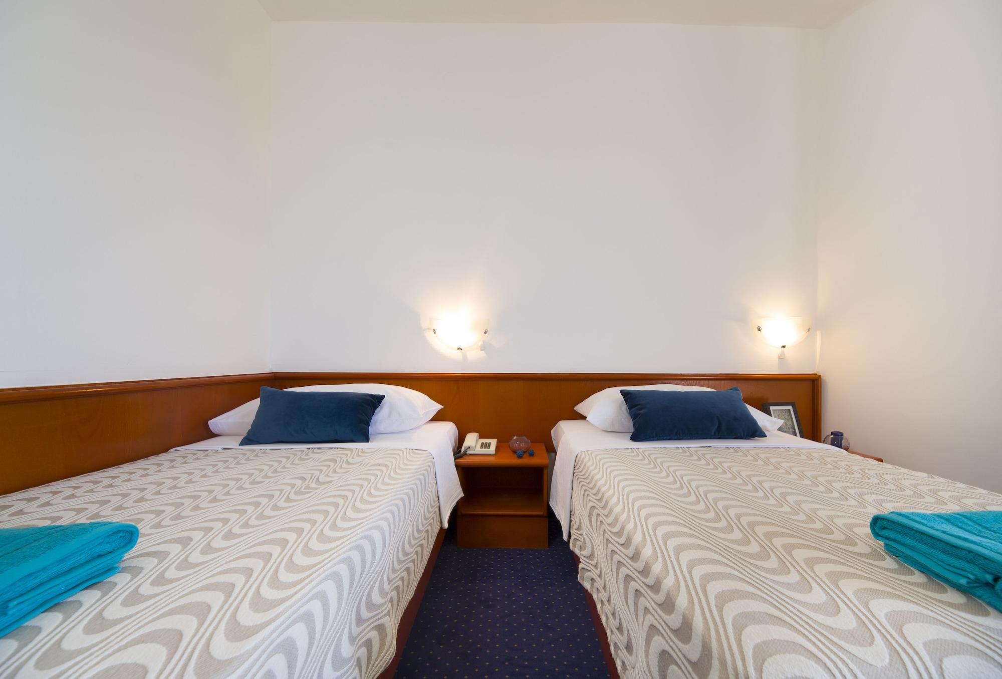 Hotel Laguna Градац Екстериор снимка